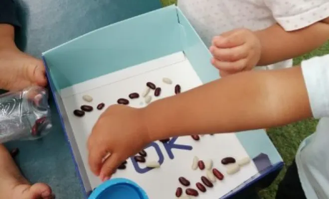 Motricité fine : Les bouteilles sensorielles, un super outil pour stimuler les sens de bébé, Saint-Denis, Les Petits Pas