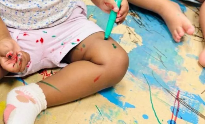 🎨 Activité dessin libre à la crèche Les Caramboles au Port : quand l’imaginaire prend vie sur le papier !, Saint-Denis, Les Petits Pas