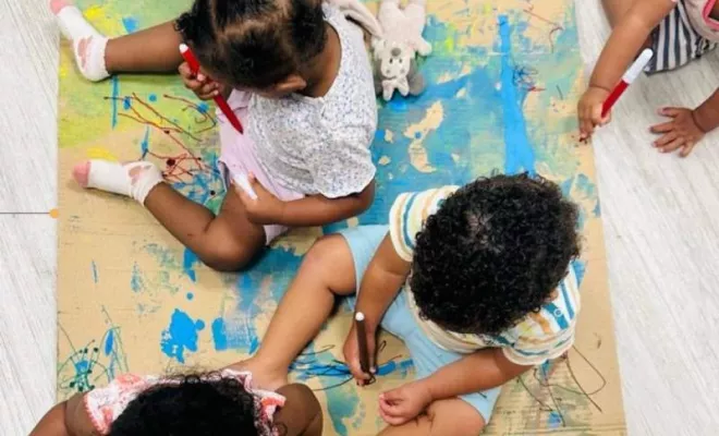 🎨 Activité dessin libre à la crèche Les Caramboles au Port : quand l’imaginaire prend vie sur le papier !, Saint-Denis, Les Petits Pas