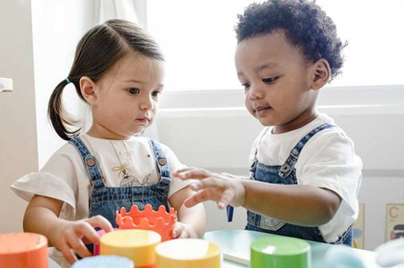 Crèche pour faire garder ses enfants sur le temps de travail à Saint-Denis et sa région